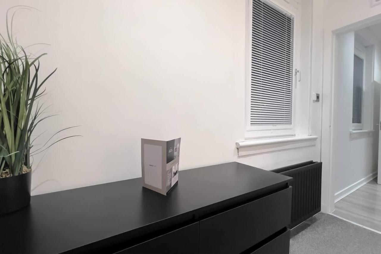 Stunning Luxury Apartment Near Motherwell Wishaw  Bagian luar foto